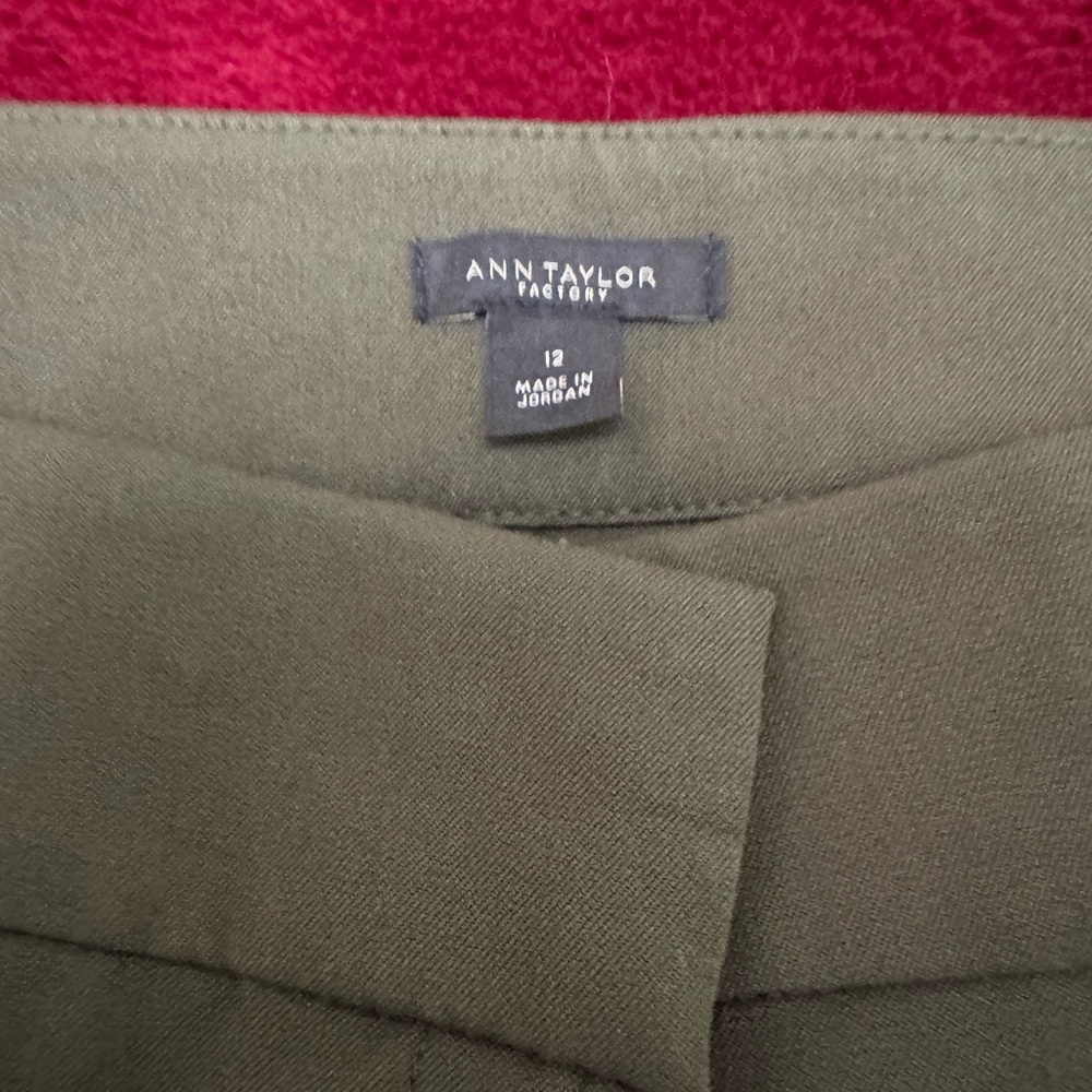 Ann Taylor Green Pants 12 never worn - Picture 2 of 8
